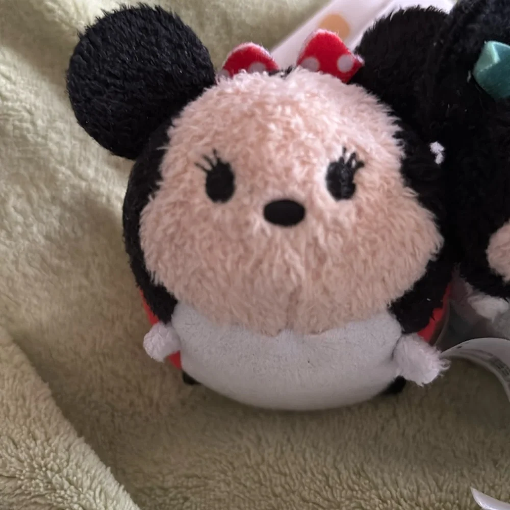New! 2 tsum tsums! Minnie Mouse. One as herself & one as the Statue of Liberty!